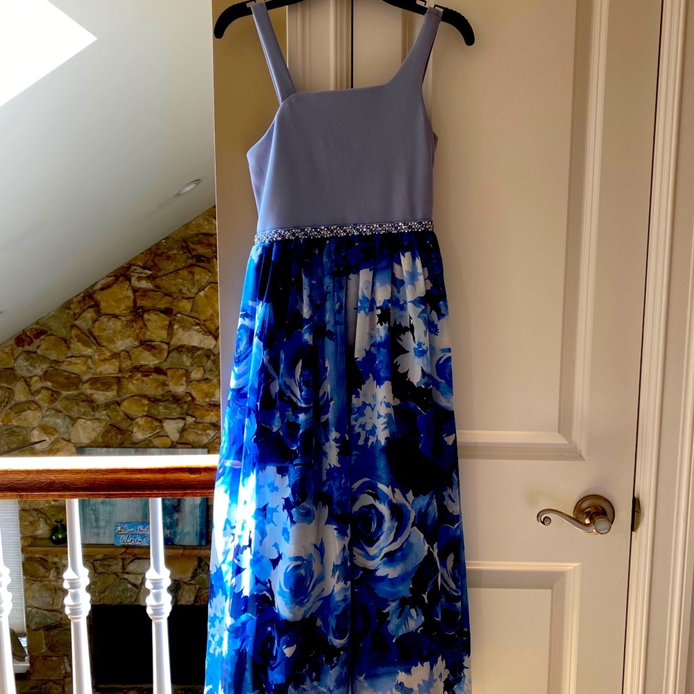 Xtraordinary formal/semi-formal dress